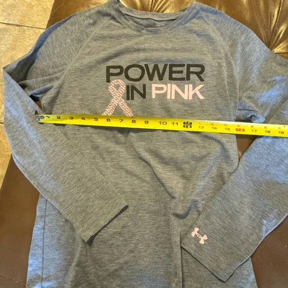 Under Armour grey LS power in pink women’s shirt. Cancer awareness. 🩷🩷 - Picture 4 of 6